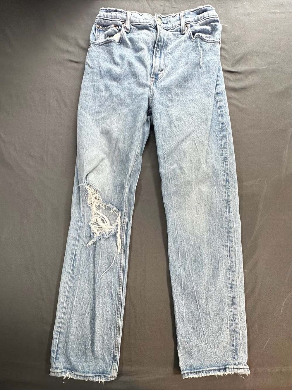 Abercrombie & Fitch The 90s Straight Ultra High Rise Size 28/6 Distressed Jeans
